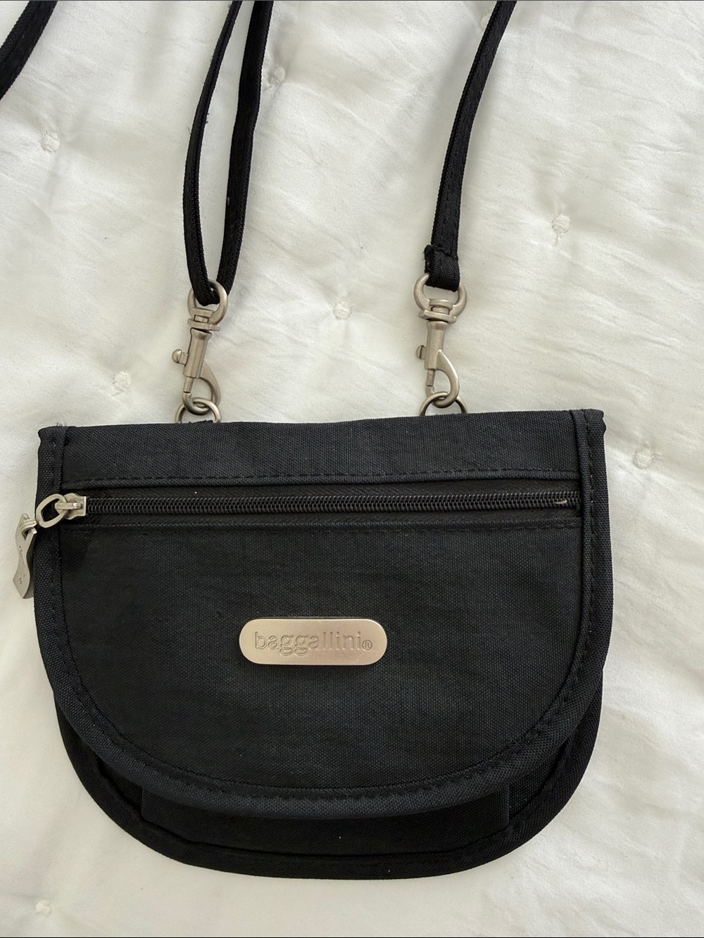 Baggallini Black Mini Bag 4.5x6”